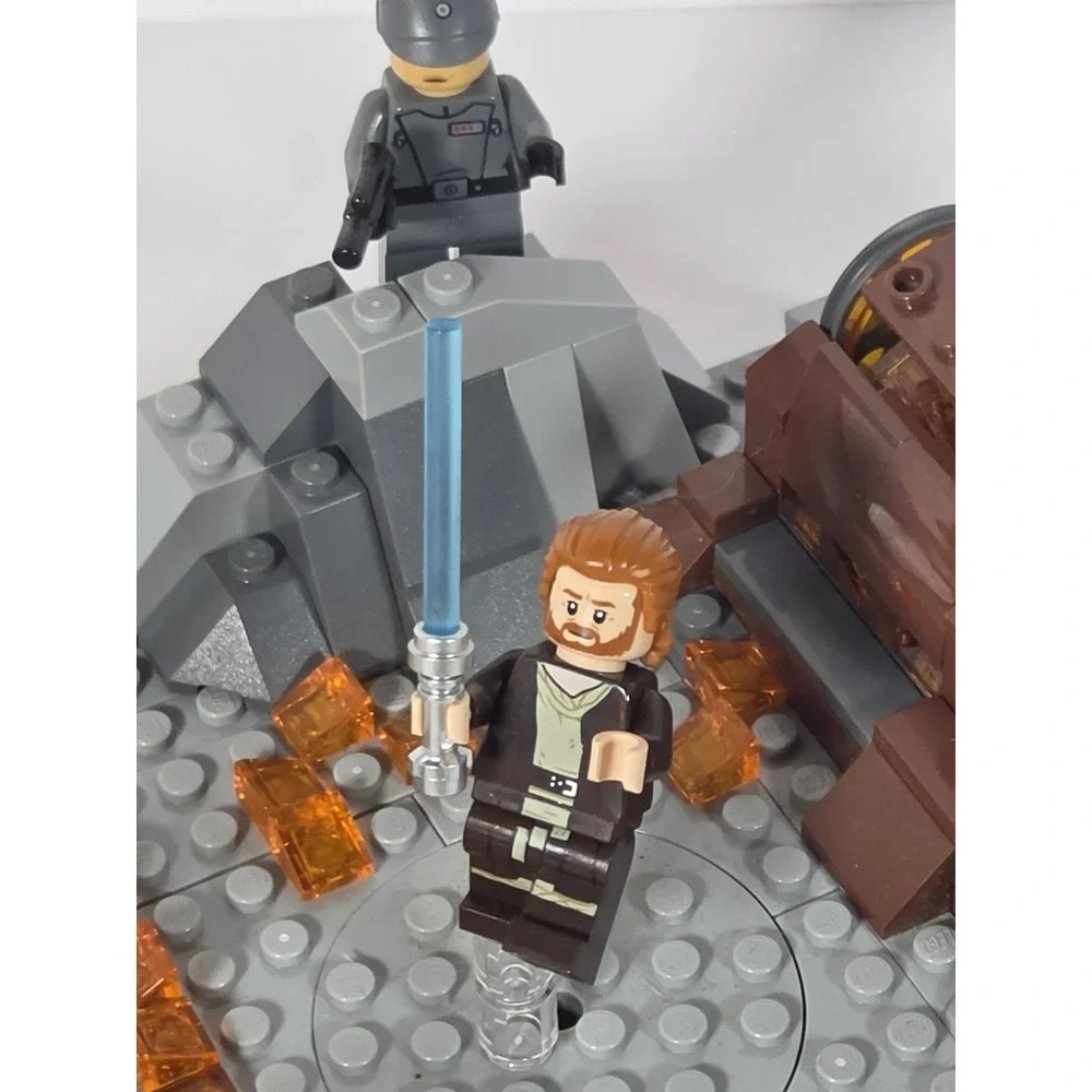 LEGO Star Wars: Obi-Wan Kenobi vs. Darth Vader (75334) Please Read
